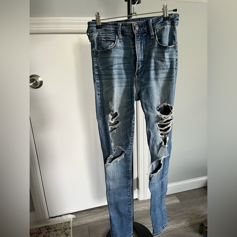 High-Rise Distressed Abercrombie and Fitch Jeans| size 0 25 waist
